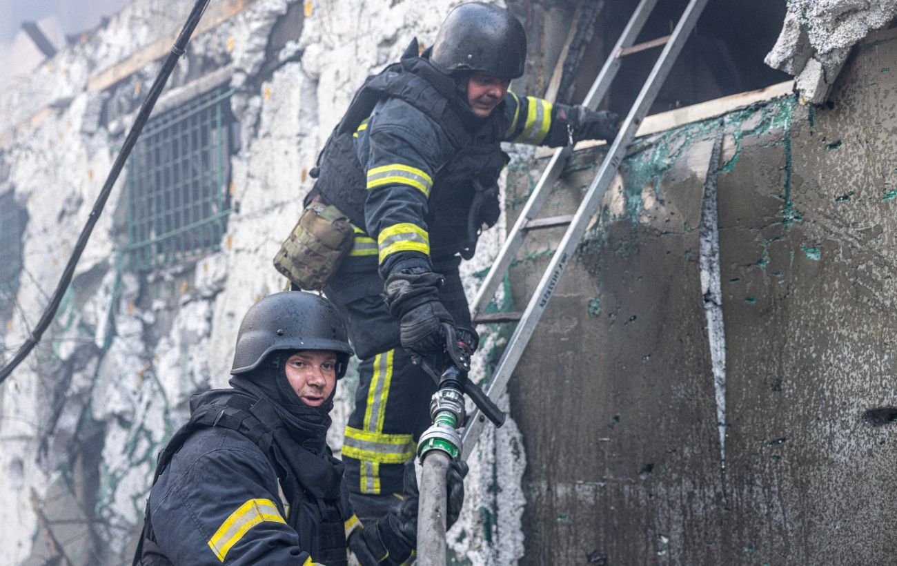 Руйнація будівель і пожежі: ДСНС показали наслідки атаки РФ по Харкову та передмістю