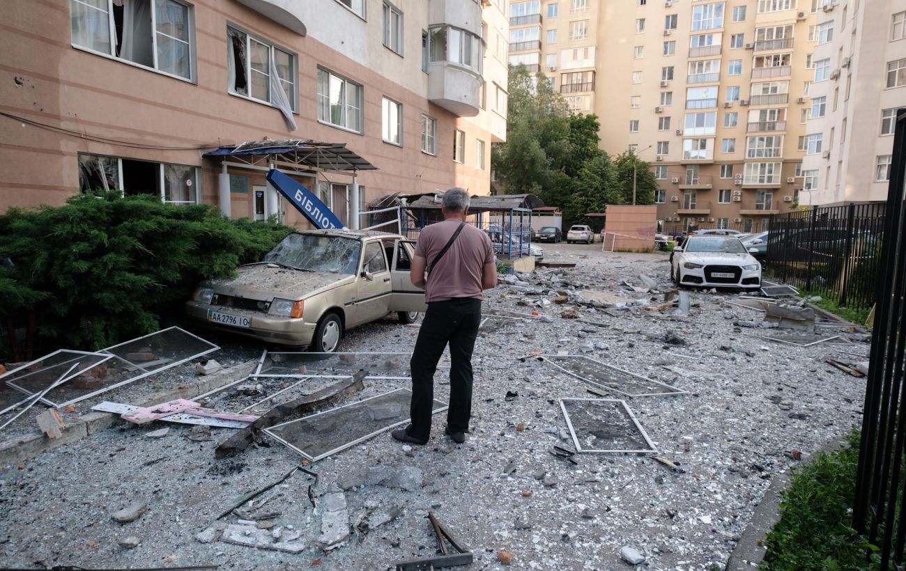 Загиблі, руйнування в 6 районах та проблеми з метро: все про наслідки атаки РФ на Київ