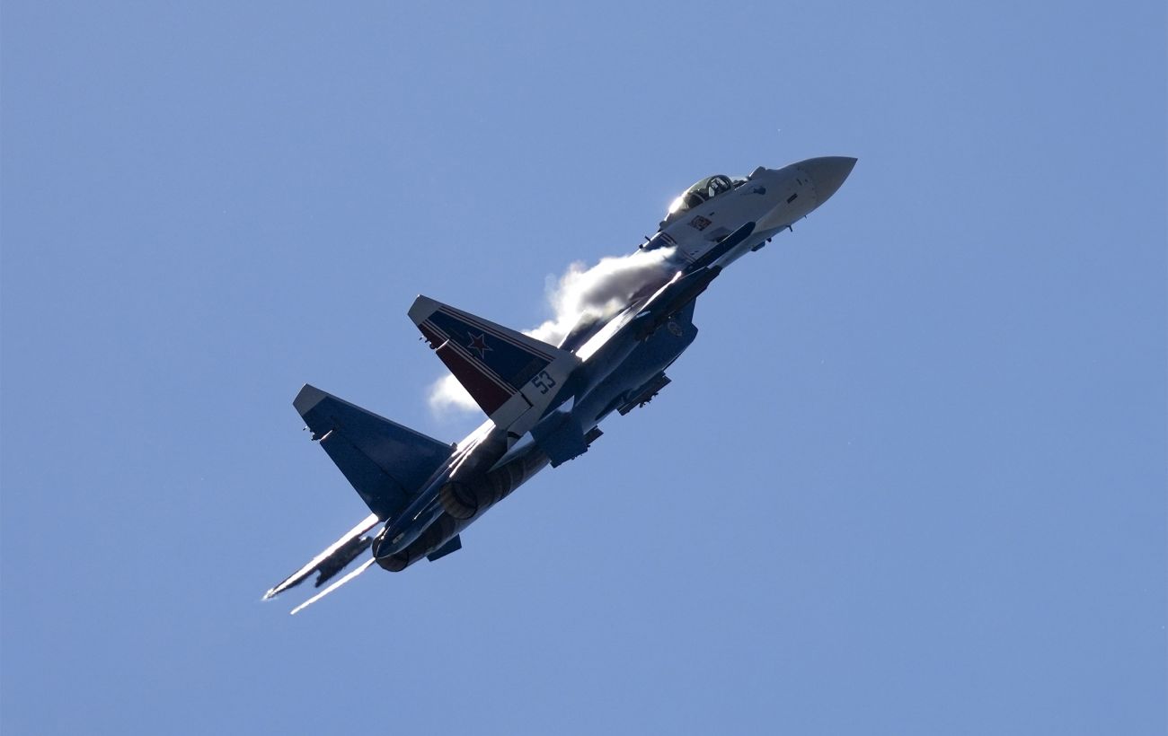 З'явилося відео зі збитим над Росією винищувачем Су-35