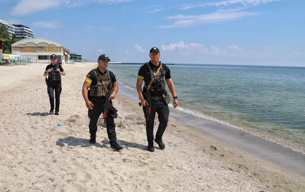 У Затоці на пляжі підірвалися дві людини: перші подробиці