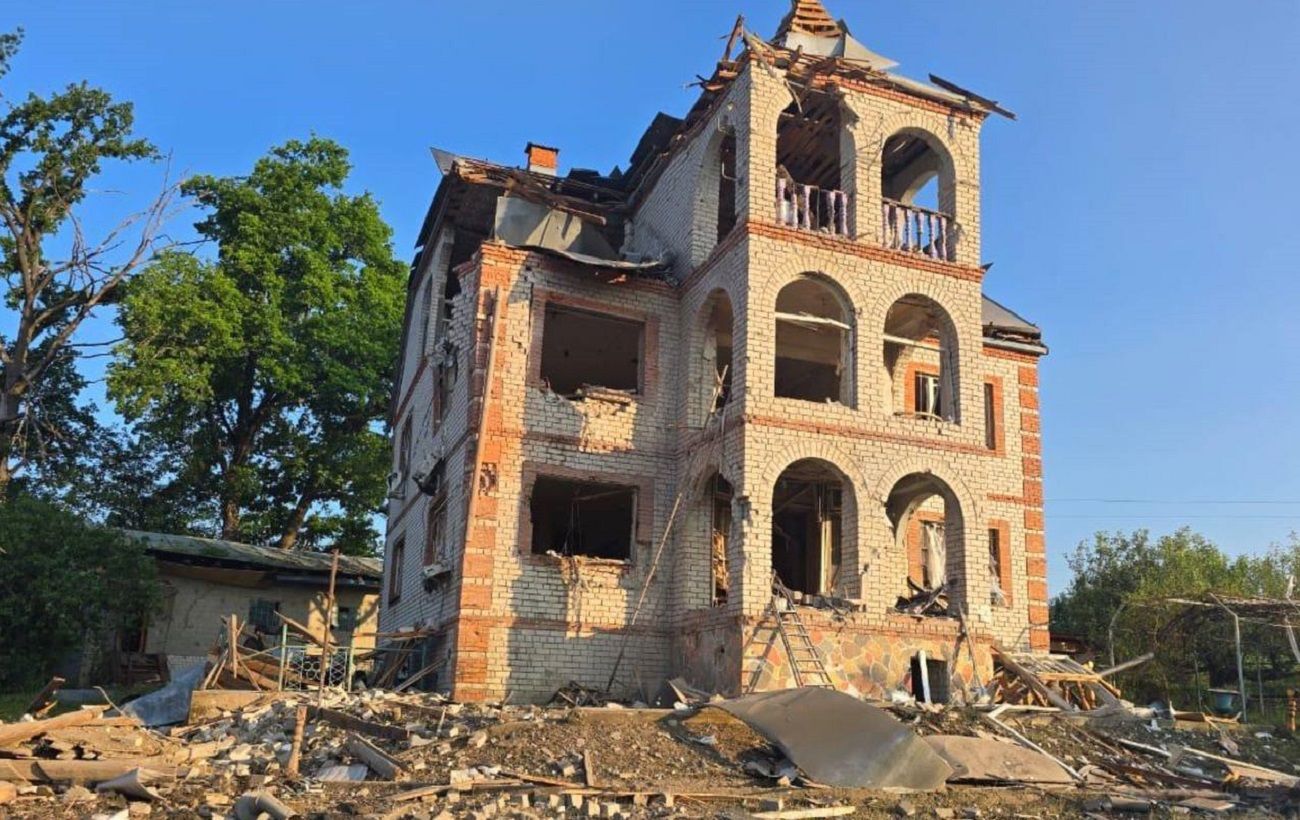 РФ завдала серії авіаударів по Купʼянську: пошкоджено понад 80 будинків (фото)