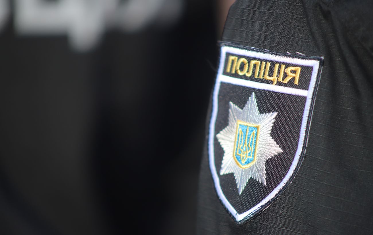 У Хмельницькому чоловік ножем порізав портрет Героя Небесної Сотні (фото)
