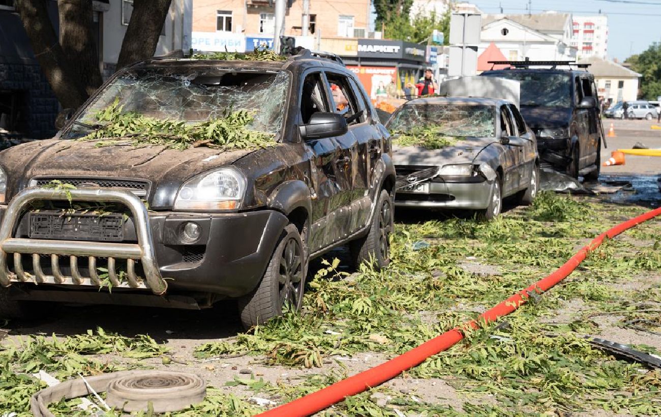 З'явилися відео "прильоту" ворожих дронів по будівлі ТЦК в Полтаві