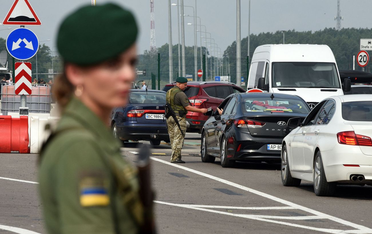 Важливий пункт пропуску з Румунією майже тиждень працюватиме з обмеженнями: подробиці