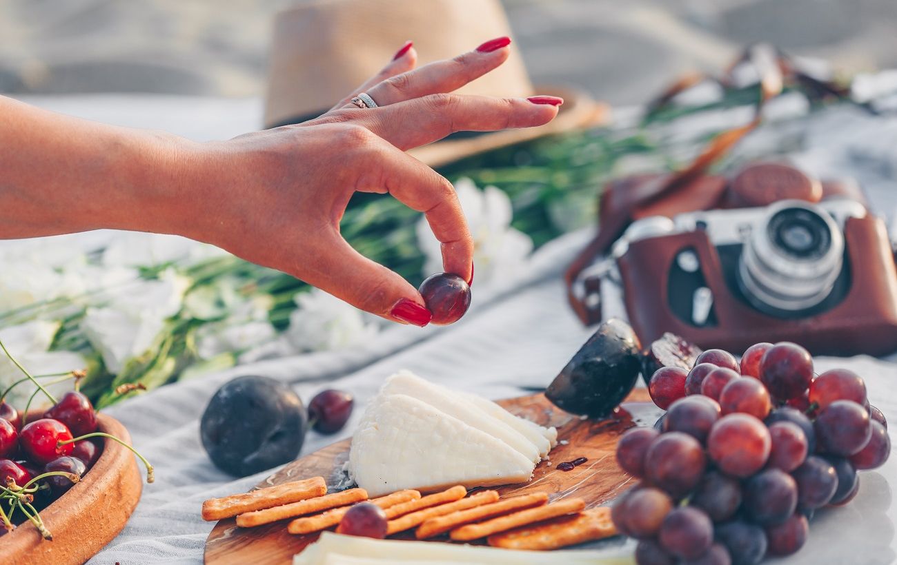 Які продукти не можна брати на пляж, щоб потім не попасти до лікарні