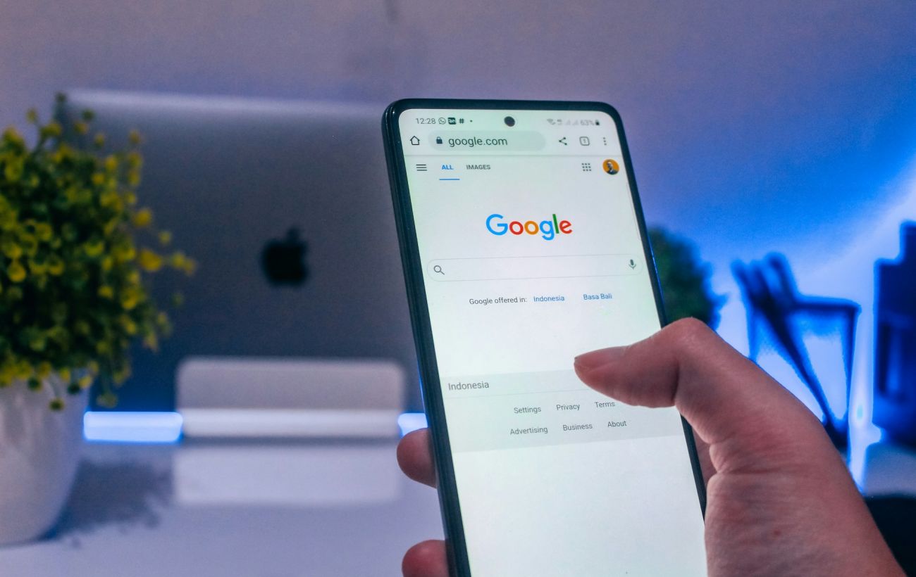 Google запустила віртуальну примірку одягу в пошуку: як працює нова функція