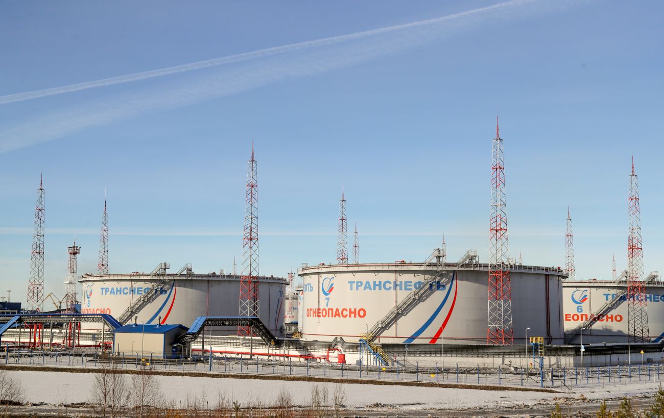 Російська "Транснефть" може скоротити видобуток нафти через атаки дронів, - Reuters