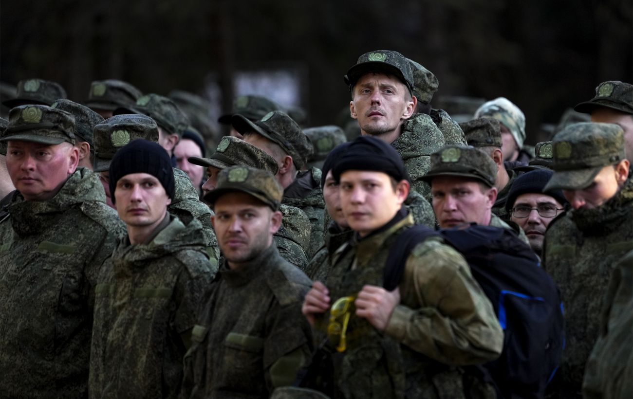 Окупанти після удару ЗСУ по складах на Луганщині почали термінову евакуацію боєприпасів (фото)