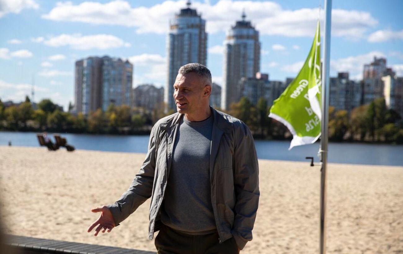 В Києві на Оболонському острові підняли Green Flag: реакція Кличка