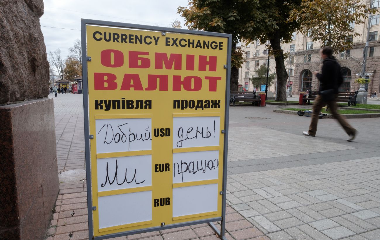 Долар і євро подешевшали в обмінниках на початку тижня