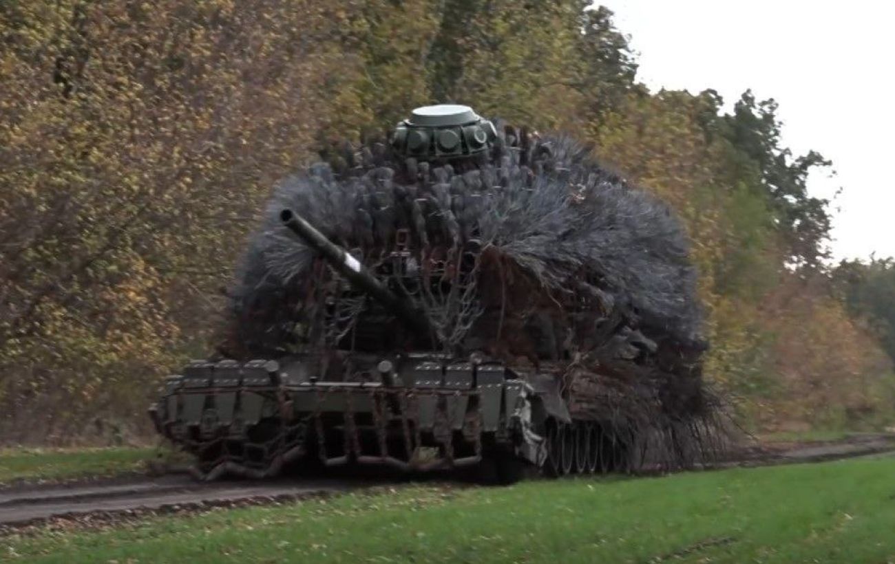 "Не проїхав і 10 км": росіяни скаржаться на поломки своїх танків-їжаків