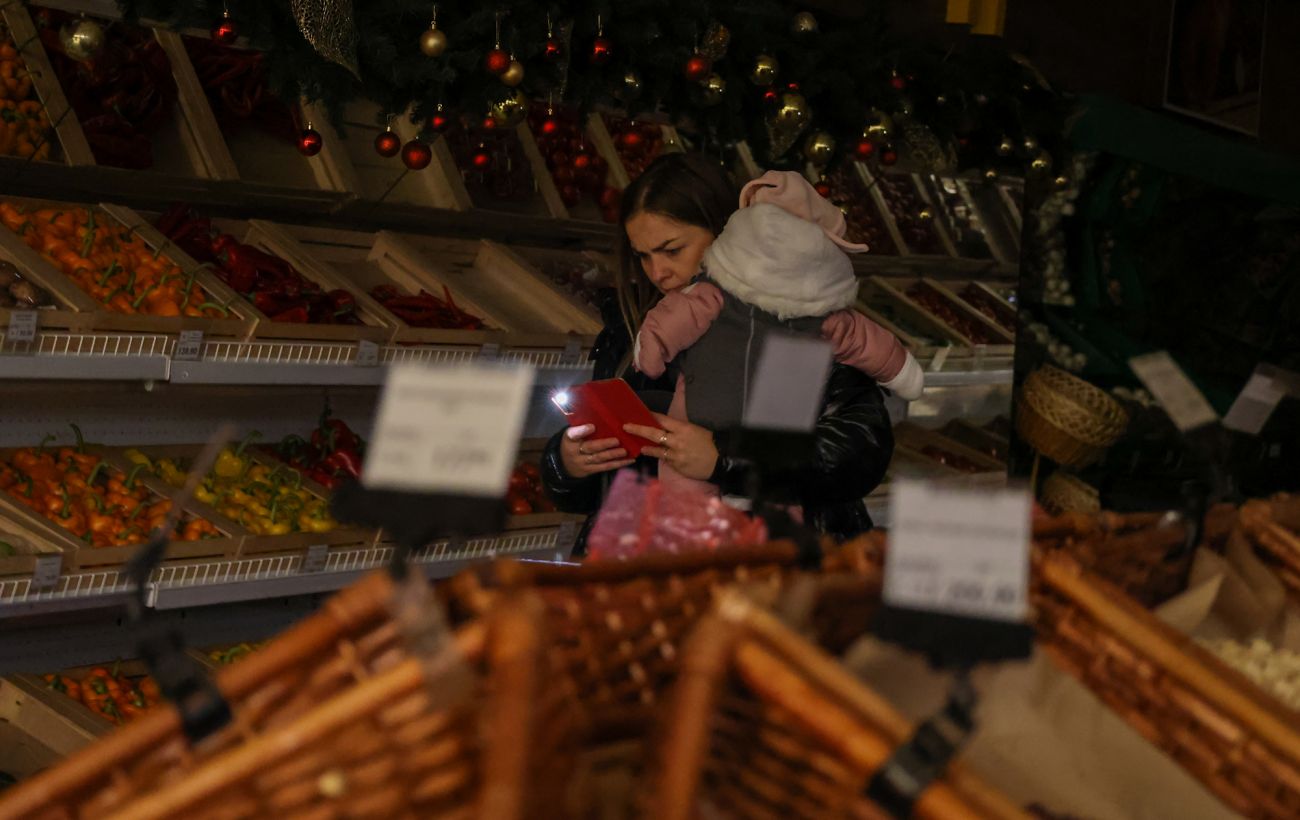 Масові обмеження по Києву та регіонах: графіки відключень на 10 листопада