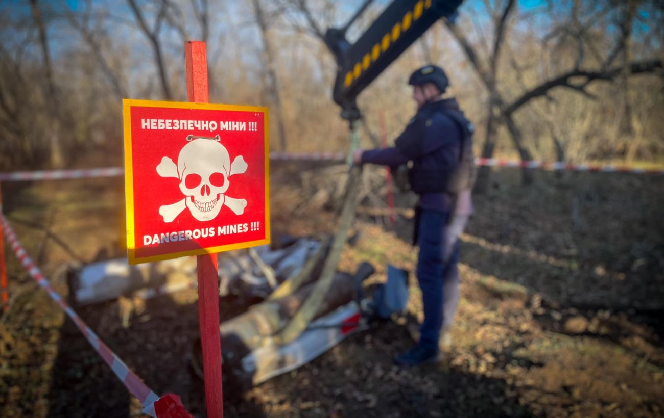 Росія масово мінує Херсон: вибухівку розкидують з дронів