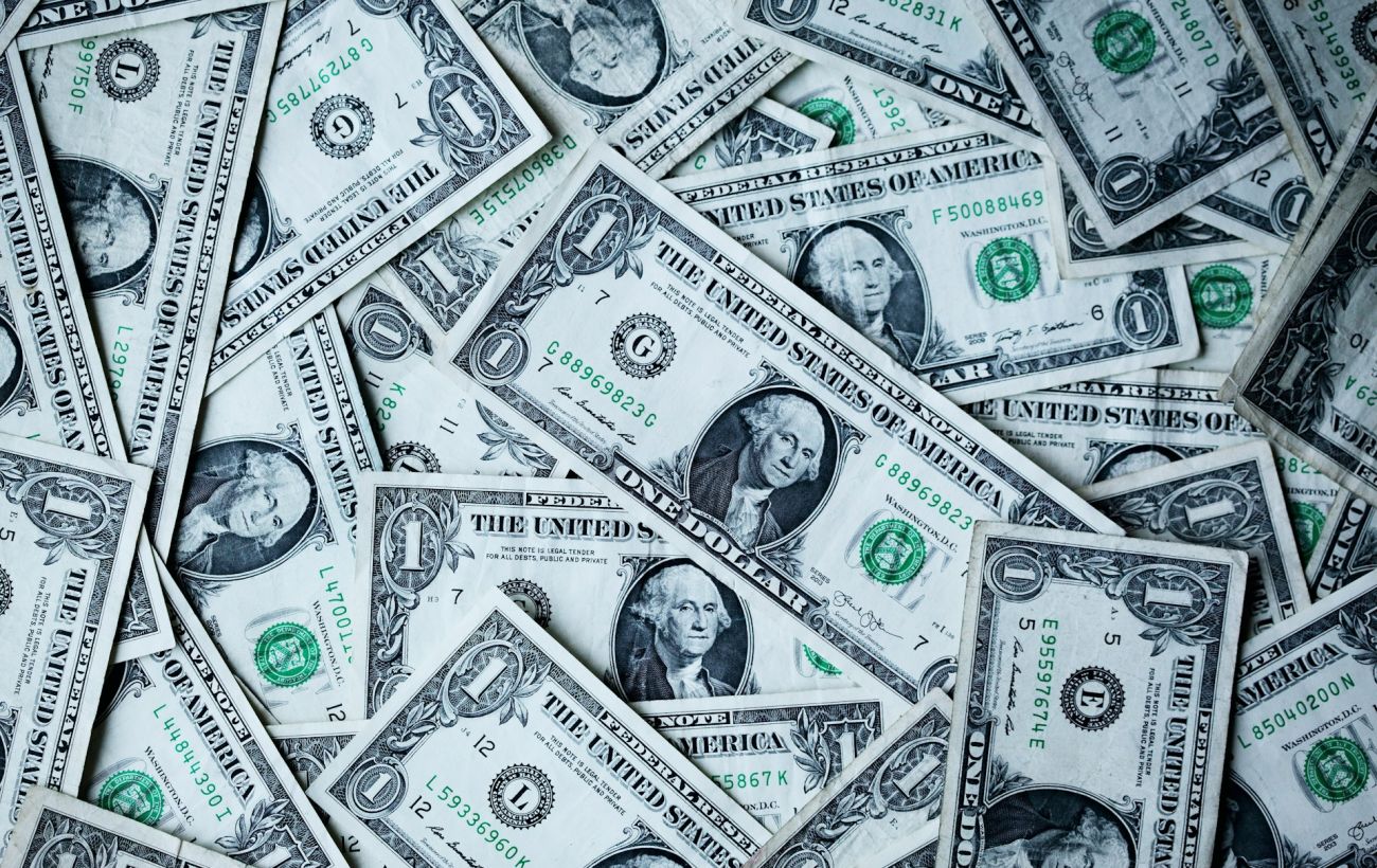 НБУ підвищив курс долара на 24 листопада