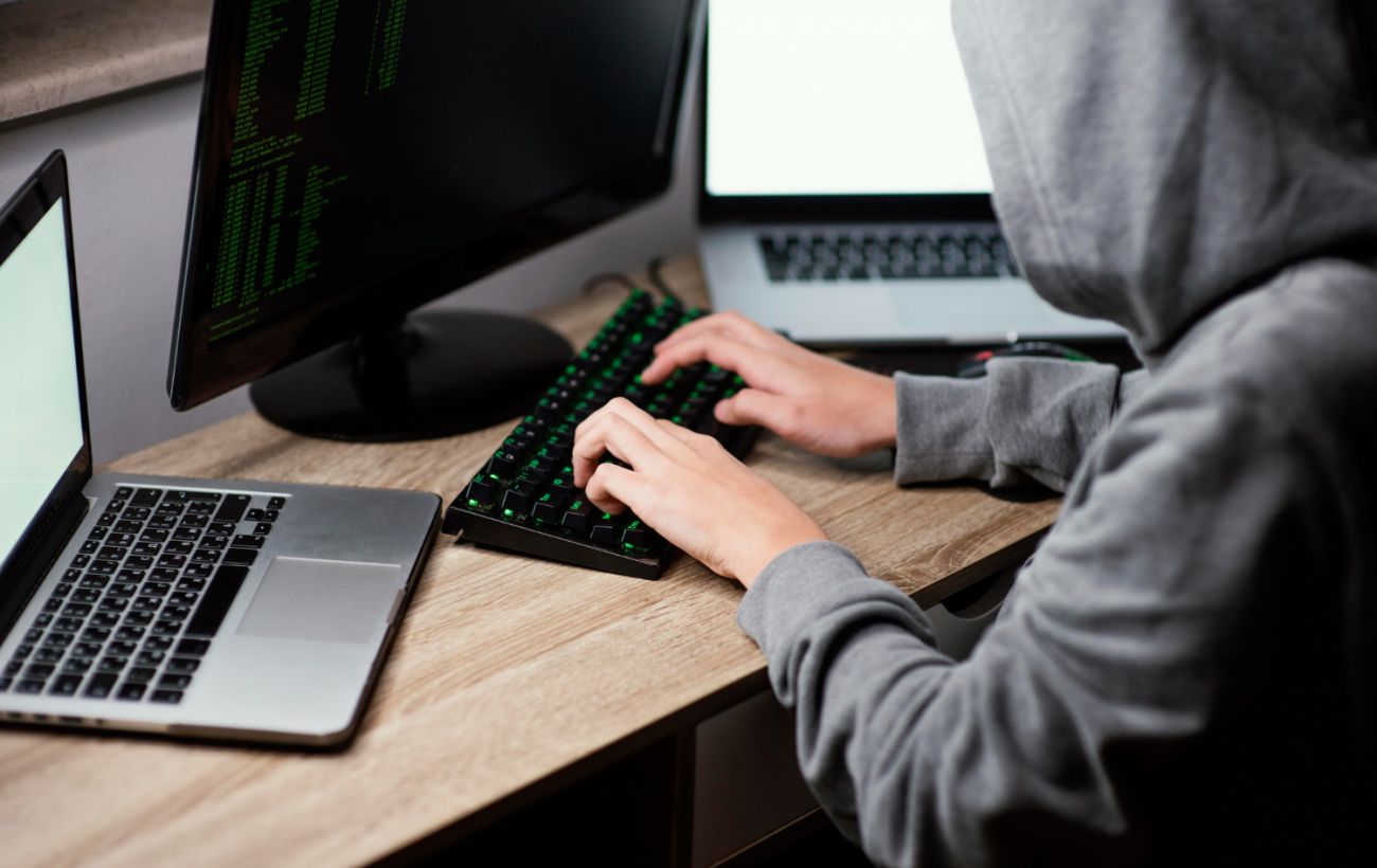 Шахраї почали відправляти українцям фейкові листи начебто від "Нової пошти": як діє схема