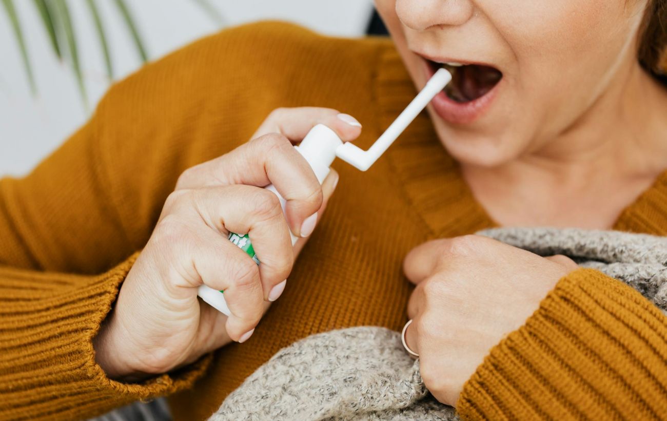 Спрей, пастилки чи полоскання? Експерт пояснив, що реально допомагає при болю в горлі