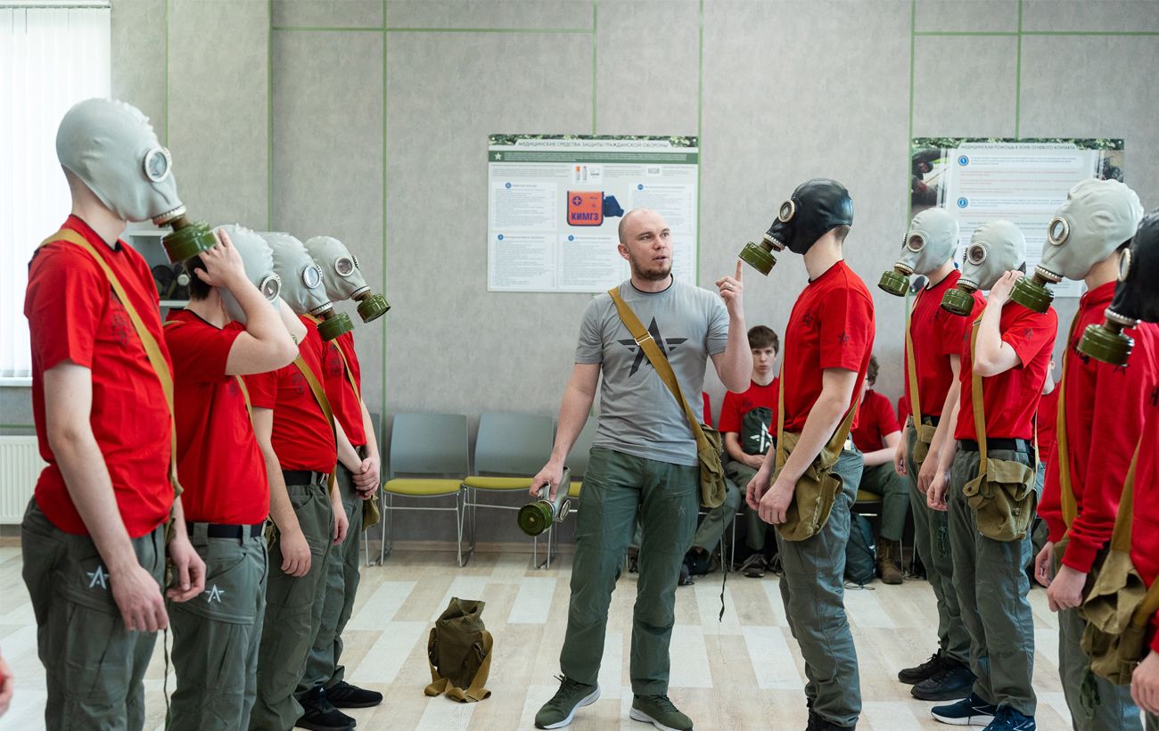 Окупанти втягують випускників шкіл у війну проти України, - голова Луганської ОВА