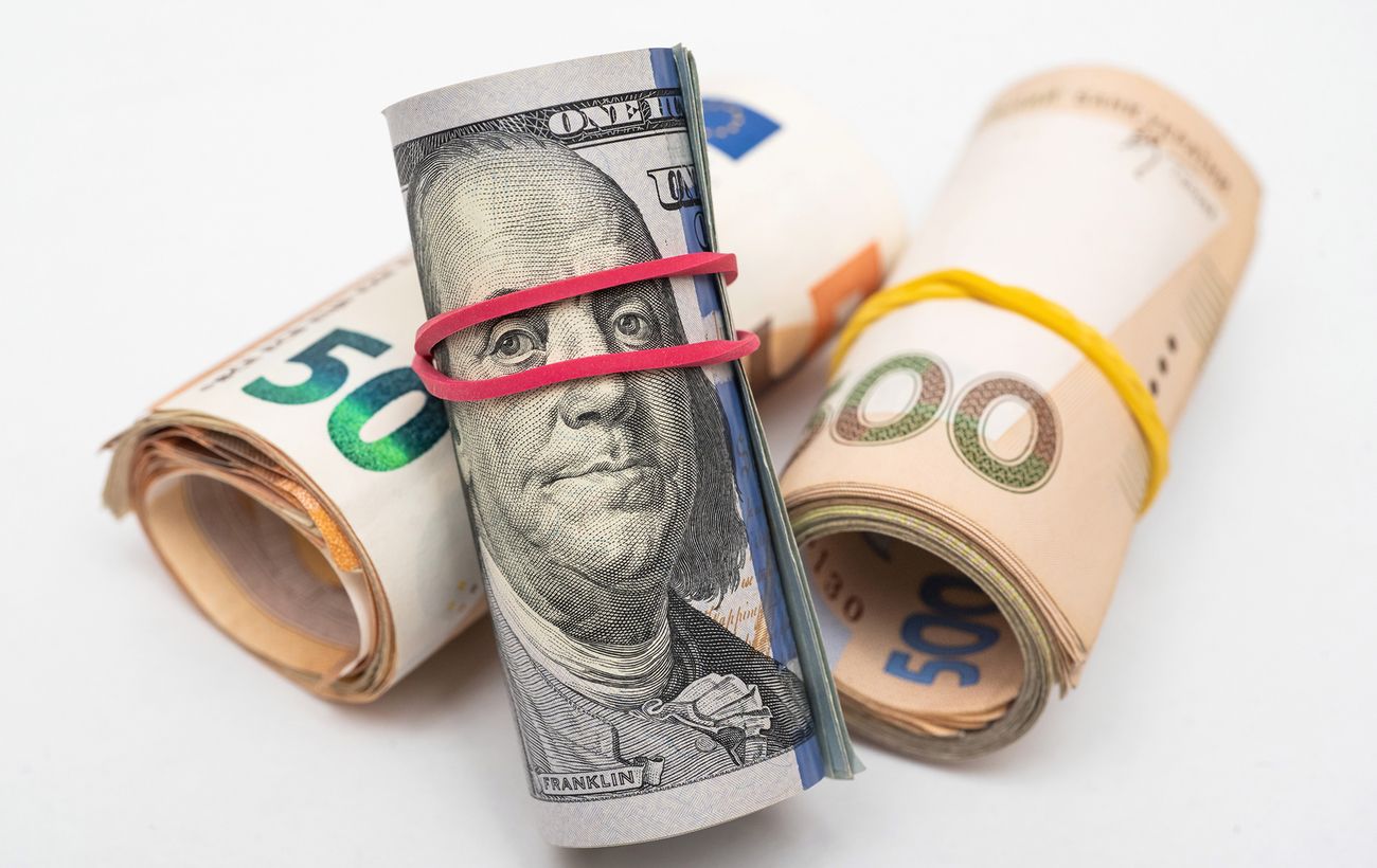 Чи зростатиме курс долара та євро перед святами: прогноз банкіра