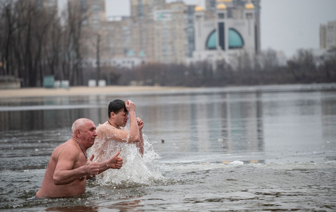 Водохреще - вже сьогодні: як українцям купатись безпечно й без зайвих ризиків