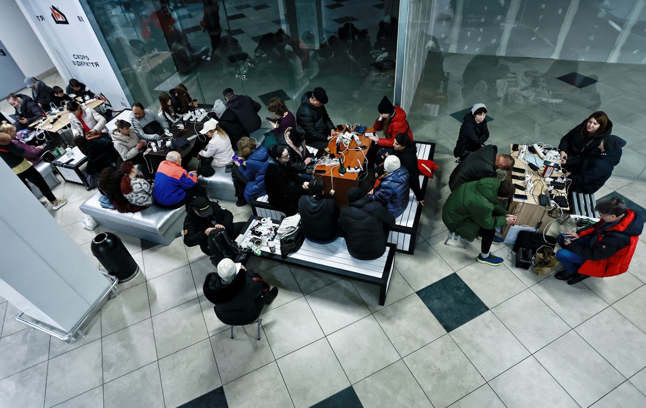 Екстренно та за графіком: кому і як вимикатимуть світло сьогодні (повний список)