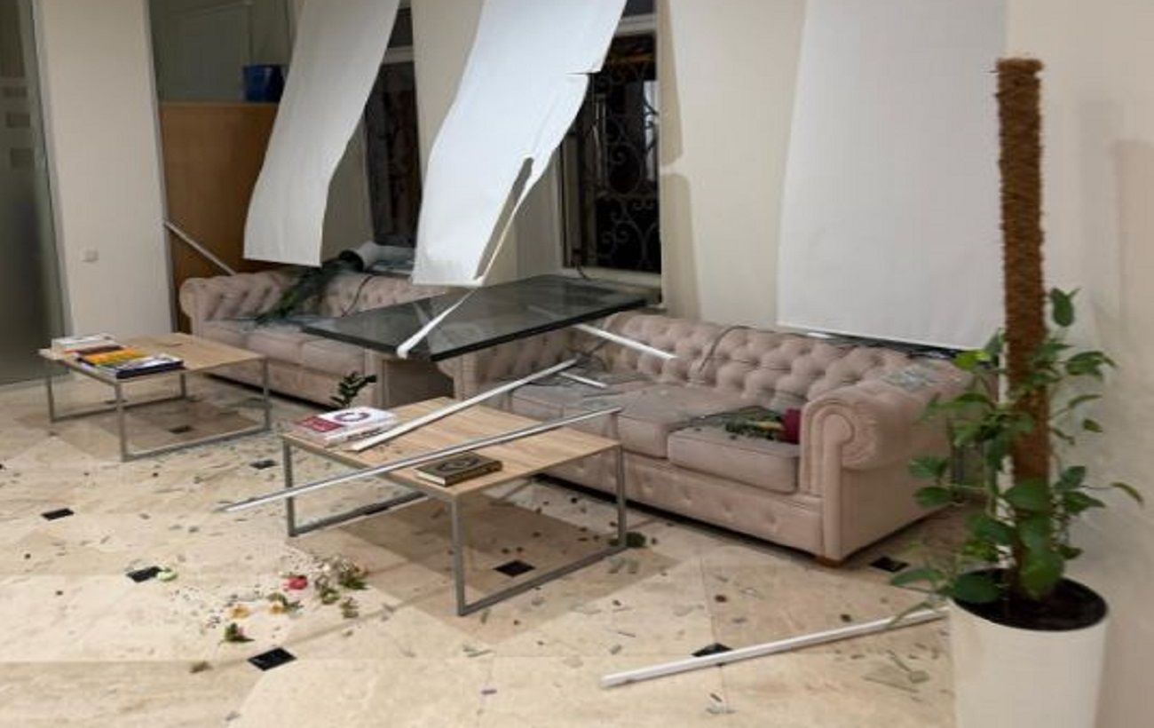 Який вигляд має пошкоджене ударом РФ посольство Катар у Києві (фото)