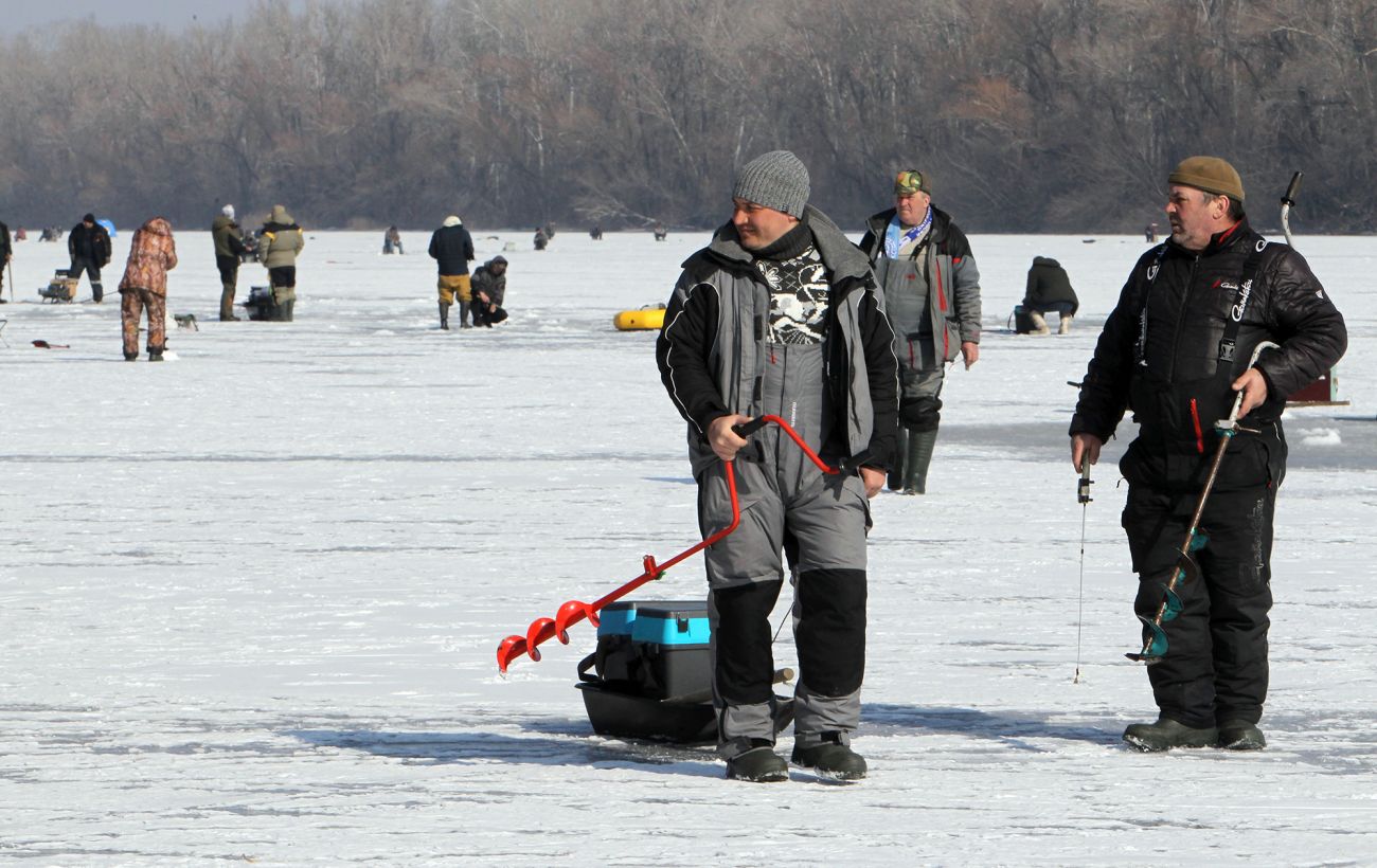 Зимова риболовля без ризиків: що взяти обов'язково та як обрати безпечне місце на льоду
