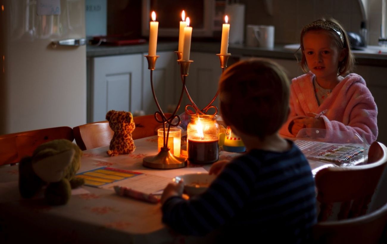 До 10 годин без світла: в Києві продовжують діяти екстрені відключення