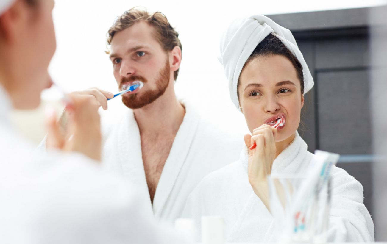 До чи після сніданку: стоматолог сказала, коли насправді чистити зуби