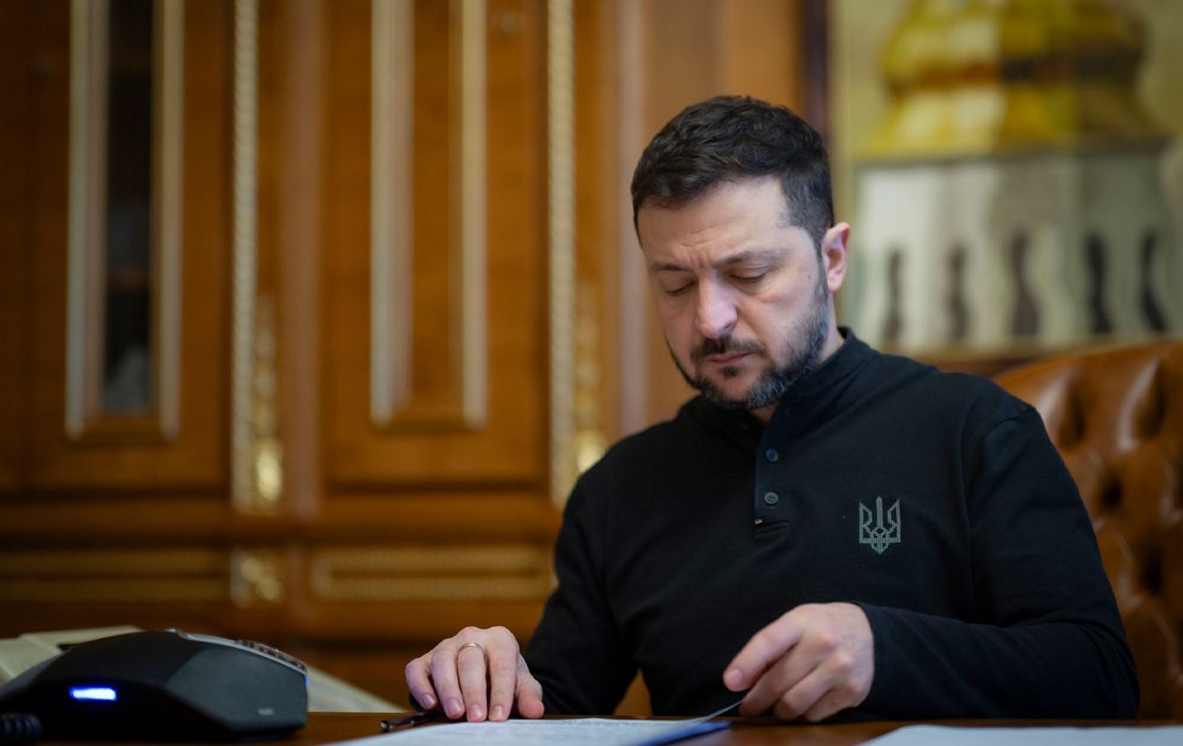 Кожна десята станція не працює без світла: Зеленський дав доручення щодо зв'язку