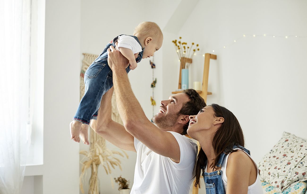 "Дитячі" виплати стане легше отримати й витратити: що змінилось для батьків в Україні