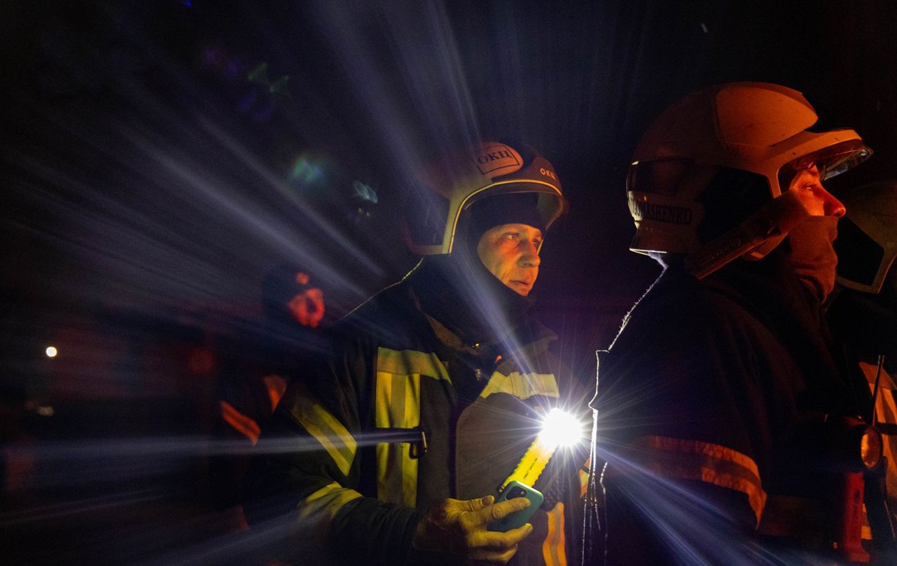 Росіяни вдарили дроном по Харкову: ворог пошкодив авто, у будинку вибиті вікна