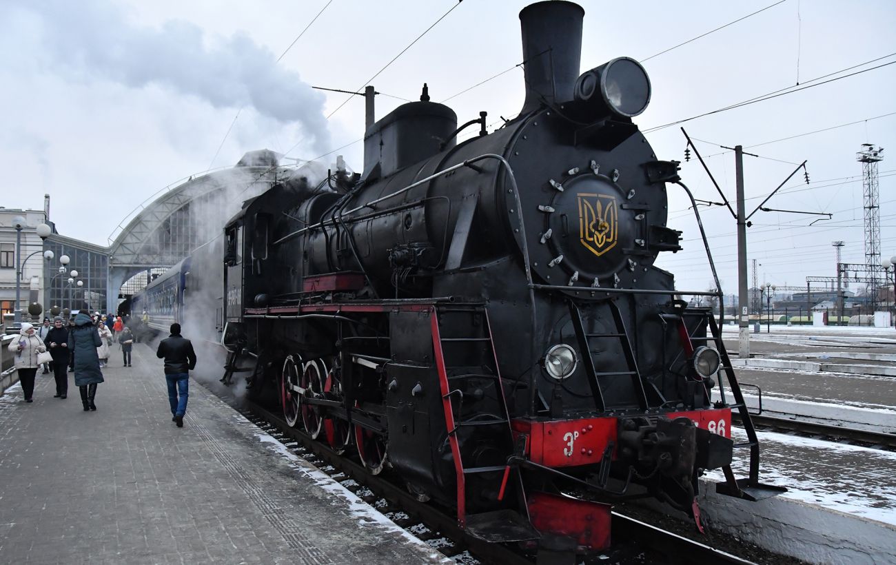Побачення під паротягом: УЗ запускає Романтичні експреси у Києві та Львові (розклад)
