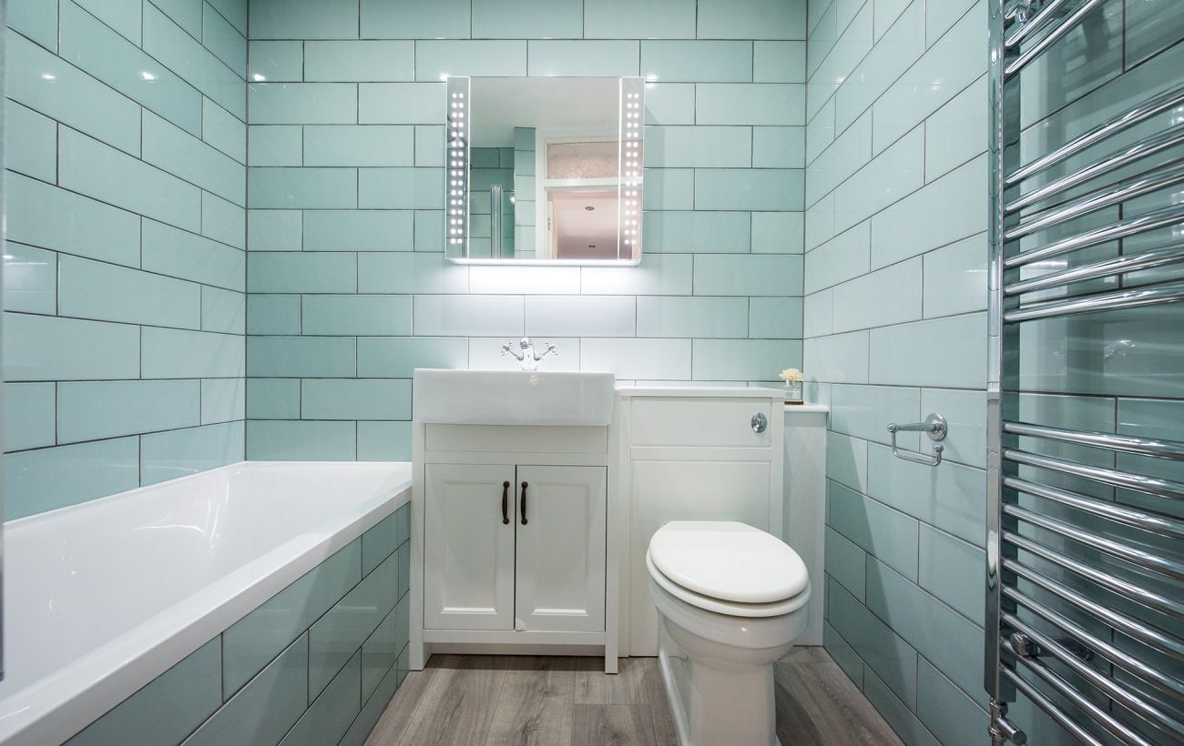 Сіль в унітазі лише нашкодить: киян попередили про небезпечний фейк щодо каналізації