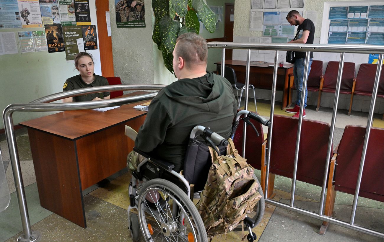"Підстав недостатньо". Як ВЛК блокують звільнення військових з пораненнями та що робити