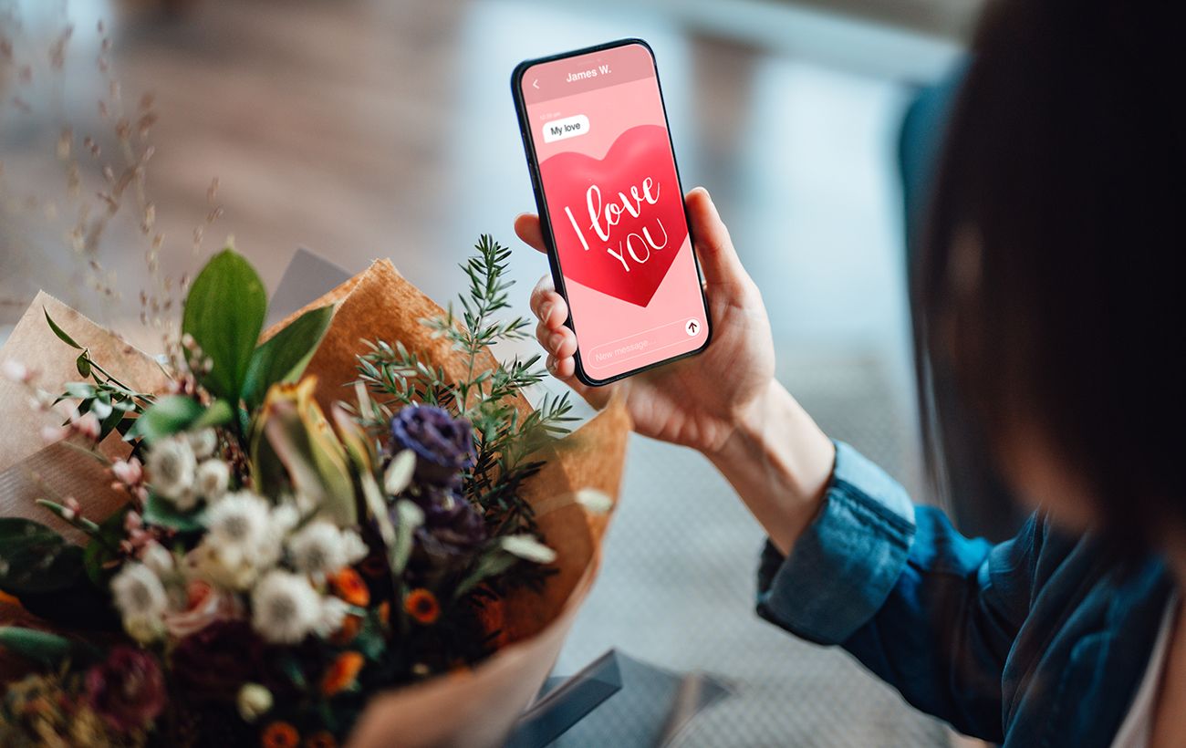 Небанальні привітання з Днем закоханих: вірші та СМС, від яких тане серце