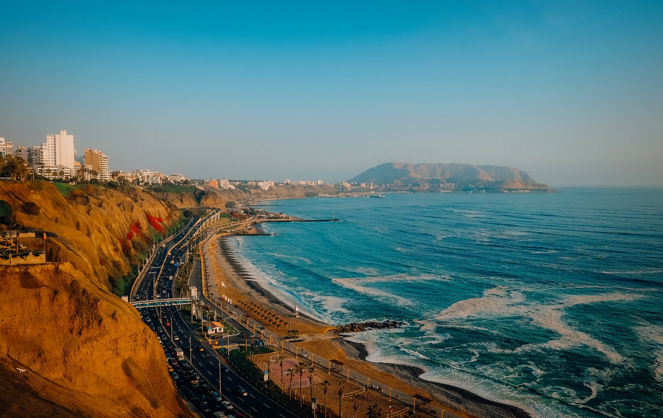 Де можна погрітися в березні після зими: країна стародавніх інків, де океан як молоко, а обід коштує 5 євро