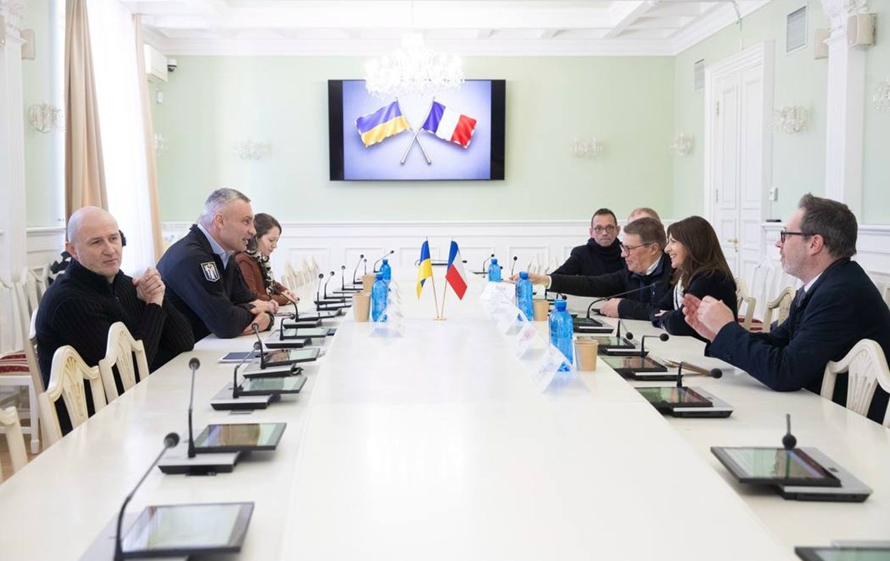 Більше світла для Києва. Кличко зустрівся з мером Парижа і повідомив про нову допомогу