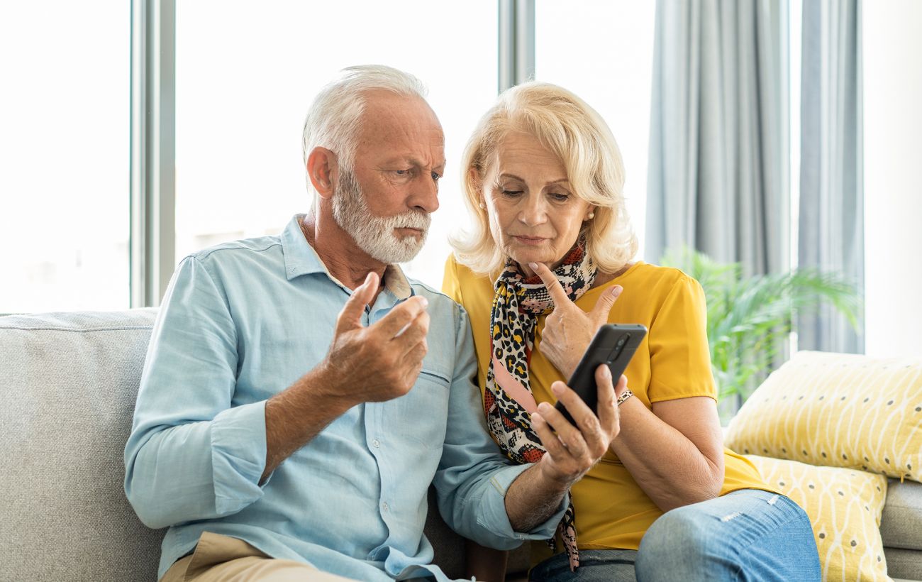 Як не втратити пенсію чи субсидію тим, хто за кордоном: ПФУ відповів на ключові питання