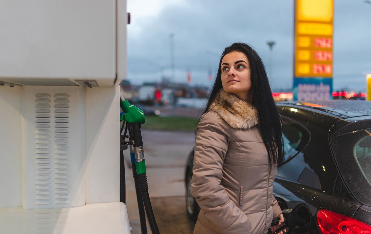 Ціни на АЗС б'ють рекорди: чому пальне дорожчає та чого чекати водіям далі