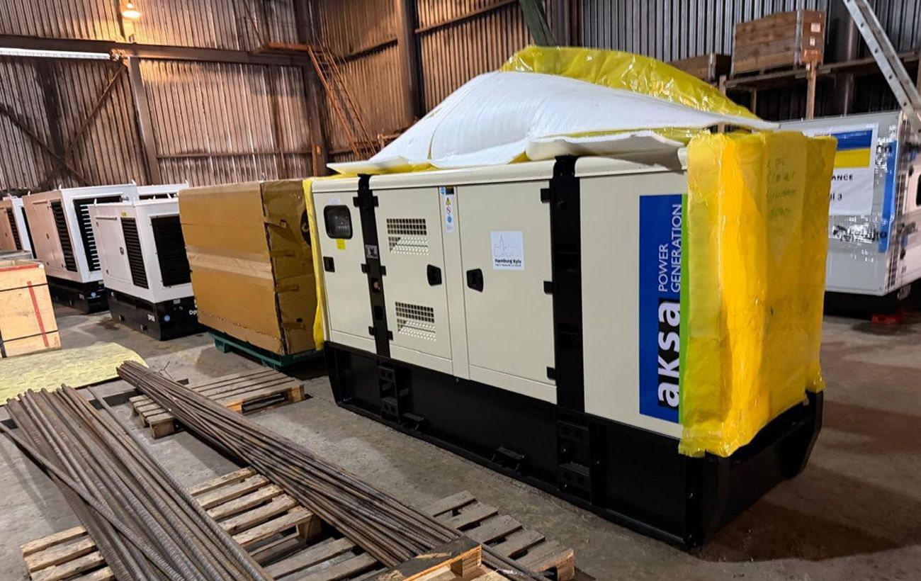 Боротьба з блекаутами в Києві: Кличко показав нову партію потужних генераторів із Німеччини