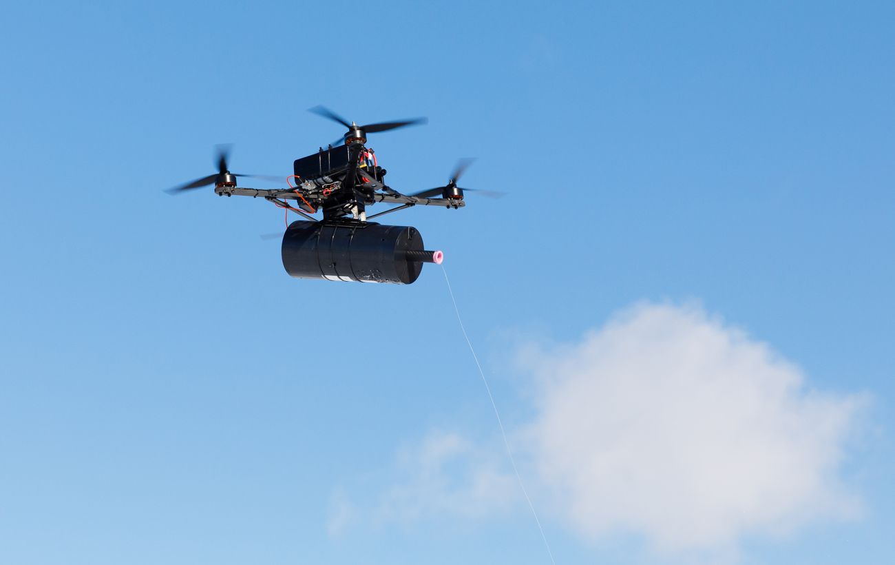 Нова загроза? Що означає поява дрона на оптоволокні у небі над Харковом