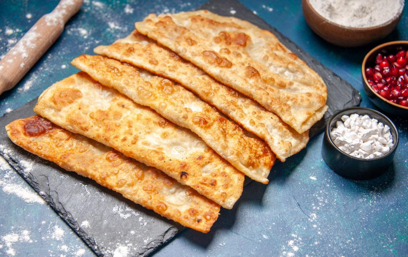 Секрет хрумких та ніжних чебуреків розкрито: просто додайте це у тісто