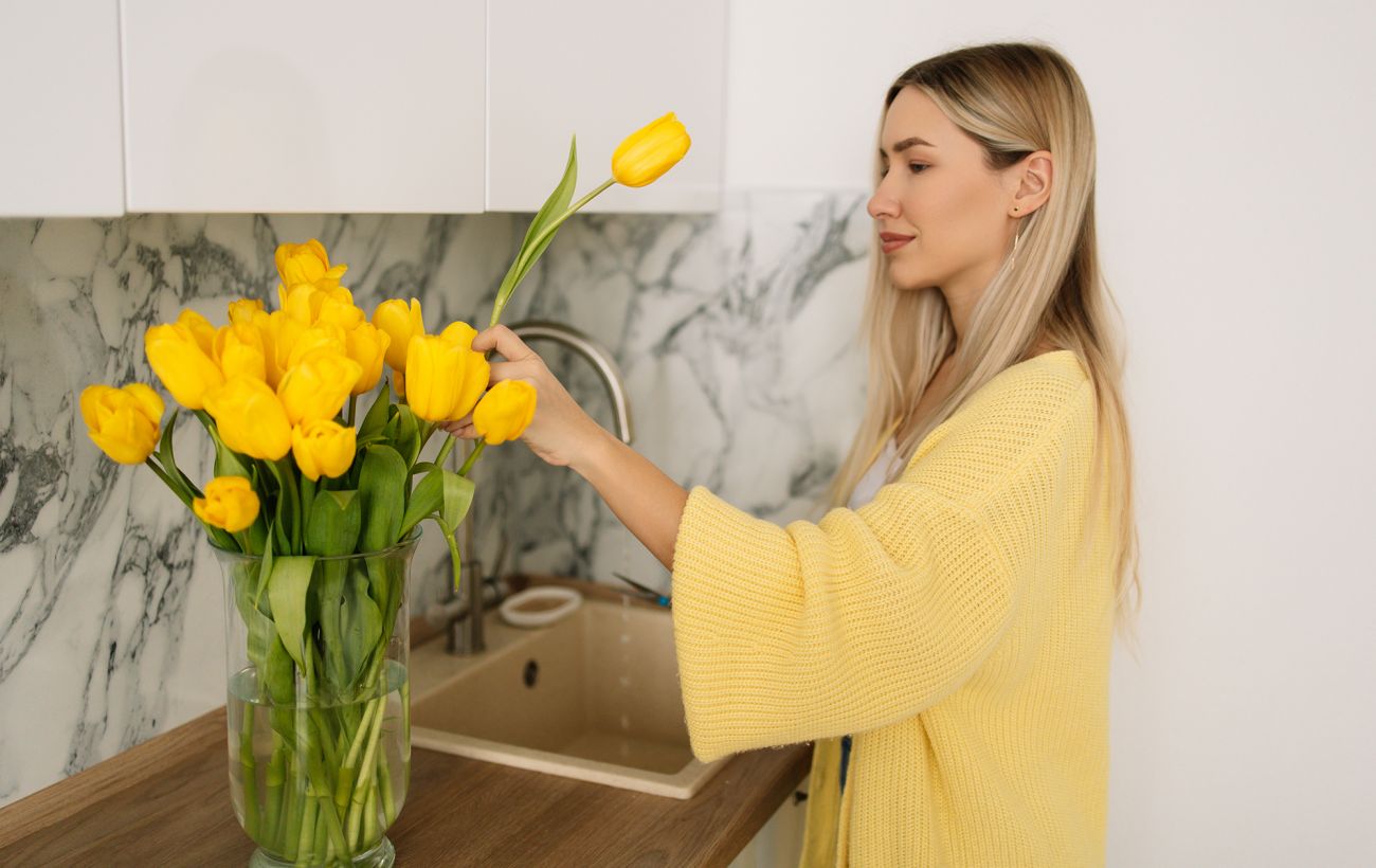 Жовті квіти - це розлука? Звідки взялася прикмета і що робити, якщо подарували