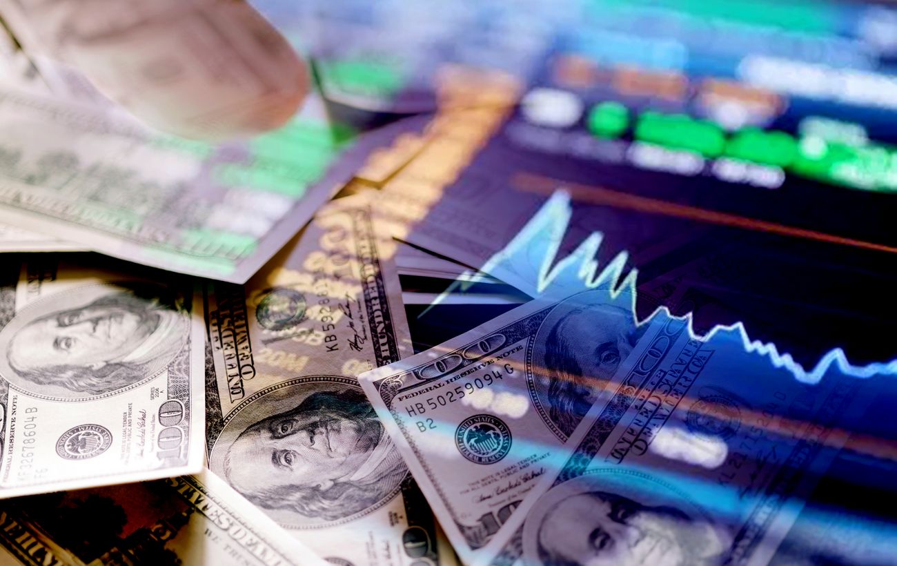 Долар б'є рекорди три дні поспіль: який курс на 6 березня та чому дорожчає валюта