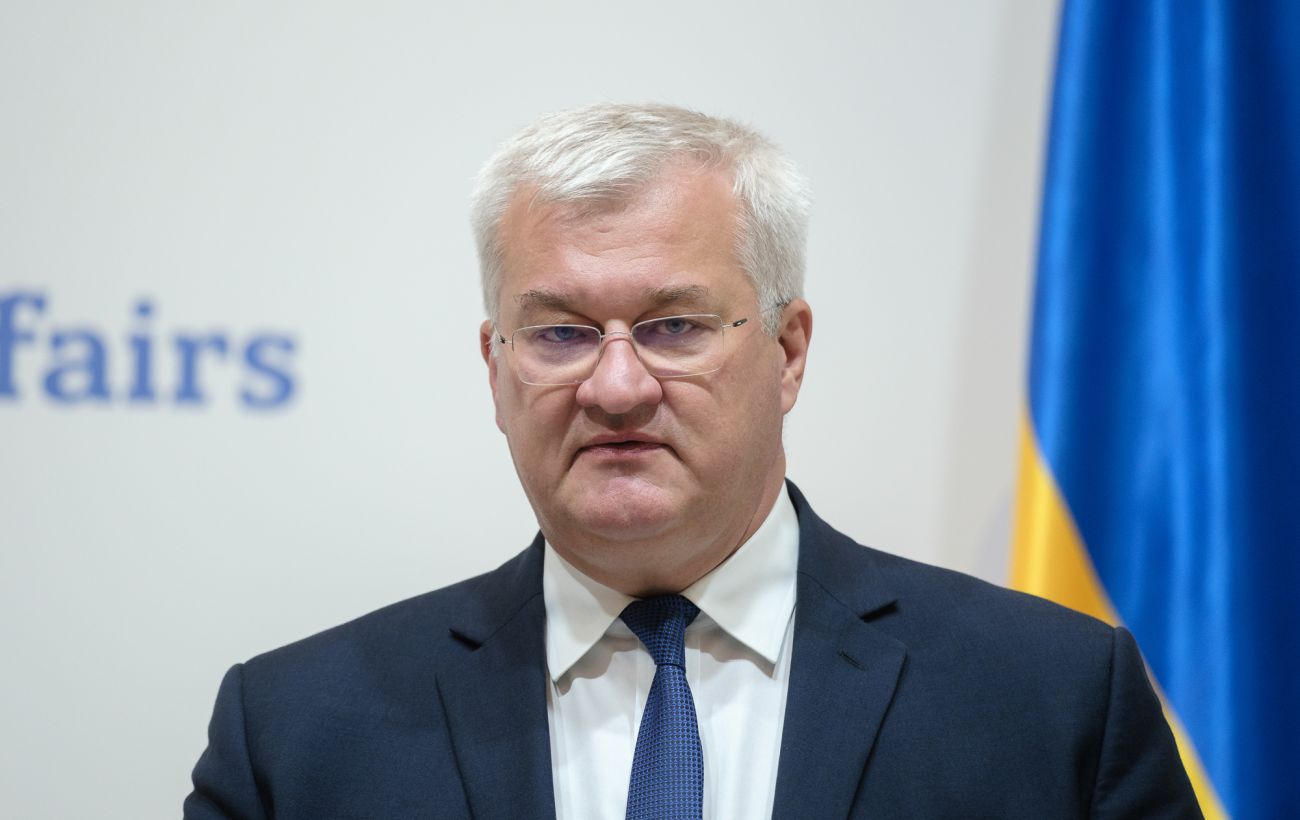 "Державний бандитизм": МЗС погрожує Угорщині санкціями, та каже - інкасаторів депортували