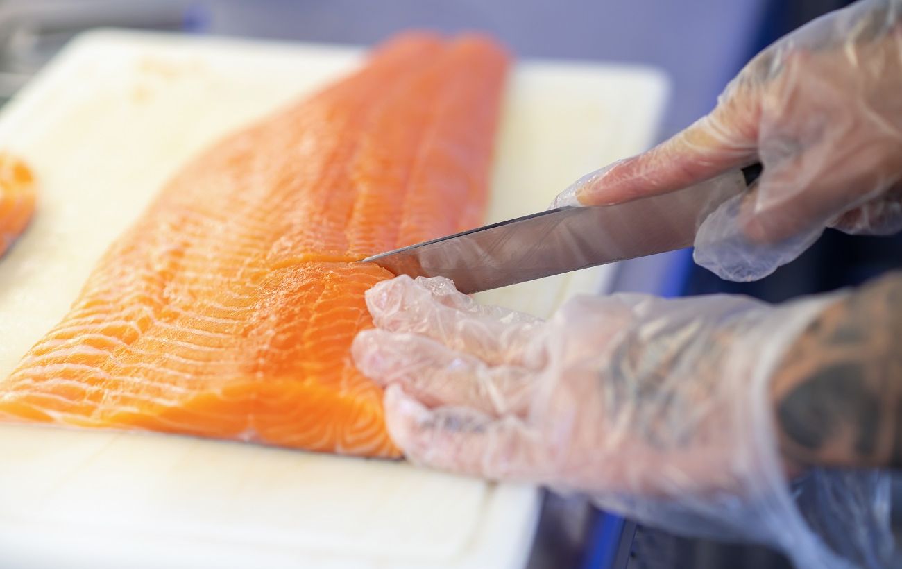 Сьомга чи форель: три головні відмінності, які допоможуть не переплатити в магазині