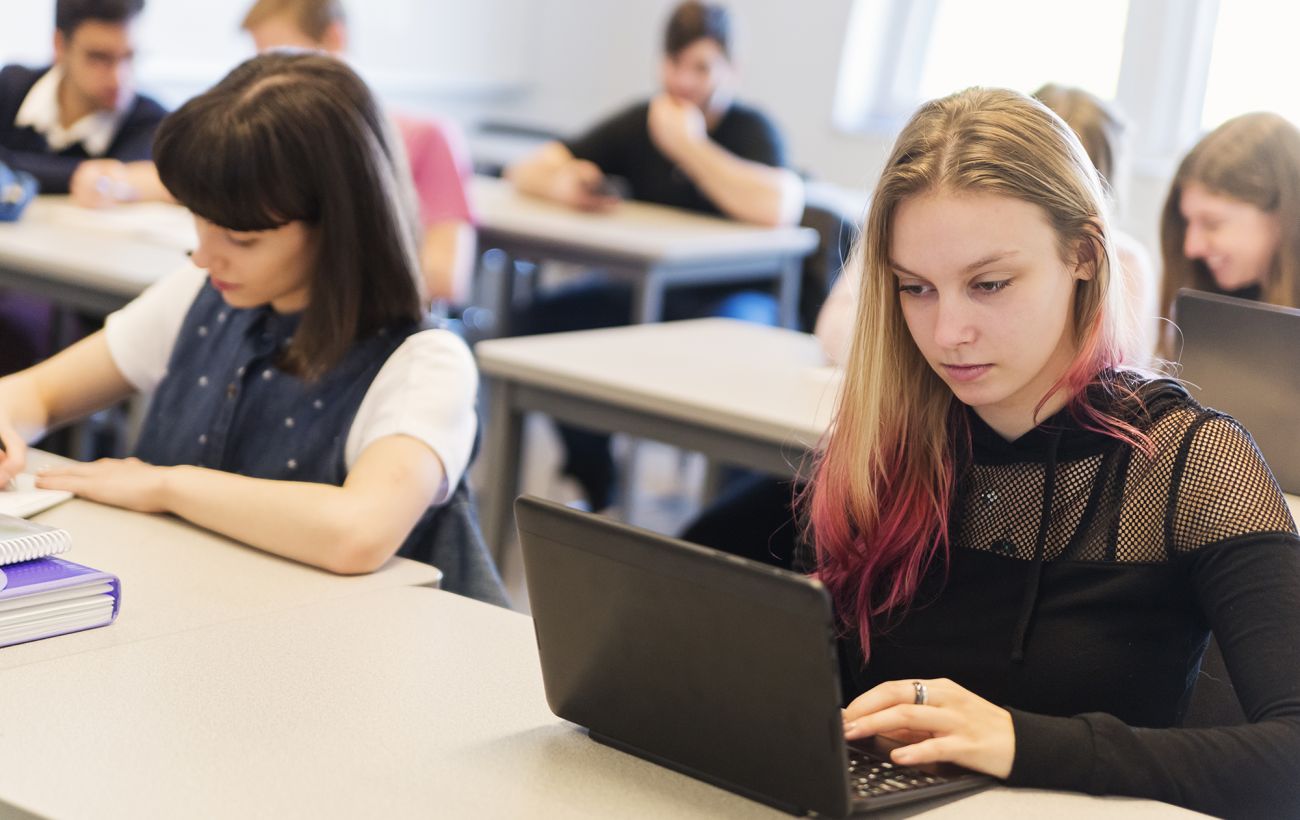 НМТ-2026 за кордоном: які міста додали у список й куди записатись вже неможливо