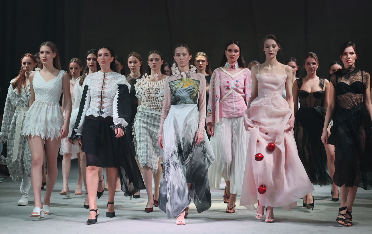 Замість подіуму - депо: Караванська вразила Львів дефіле, присвяченим ЗСУ