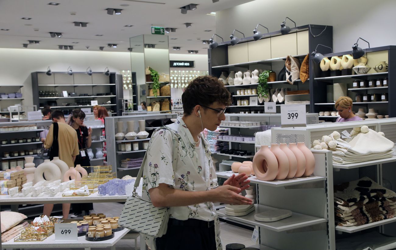 Від супермаркетів до бутиків: у РФ масово закривають магазини через падіння попиту