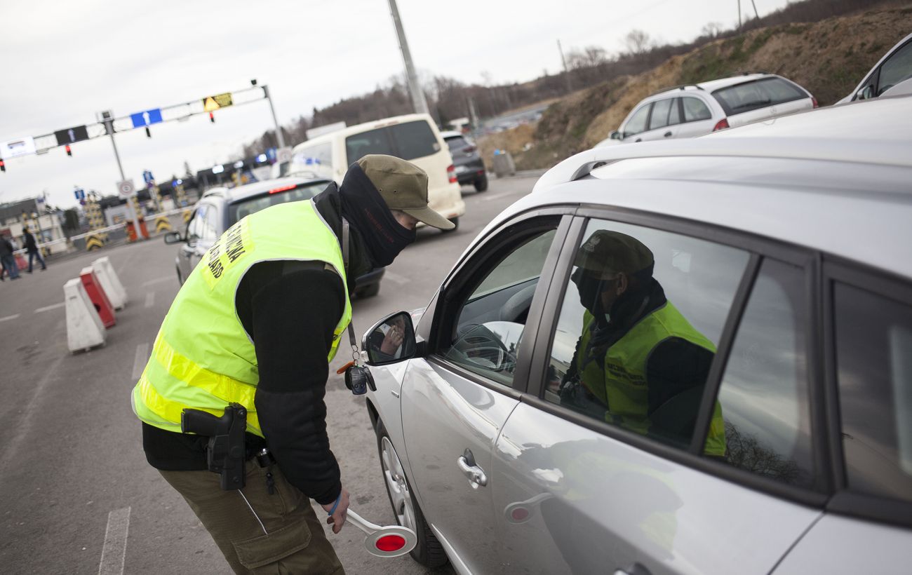 Не тільки при виїзді. Чи мобілізовують чоловіків на кордоні й коли це стається